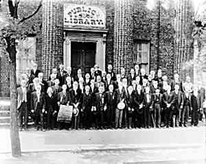 Washington County Confederate veterans gather in front of the Masonic building April 26,1915.