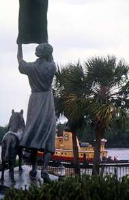 The Waving Girl Statue welcomes ships to Savannah 