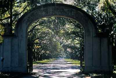 Wormsloe features a grand entrance to one of the state’s last architectural remnants from the Oglethorpe era.